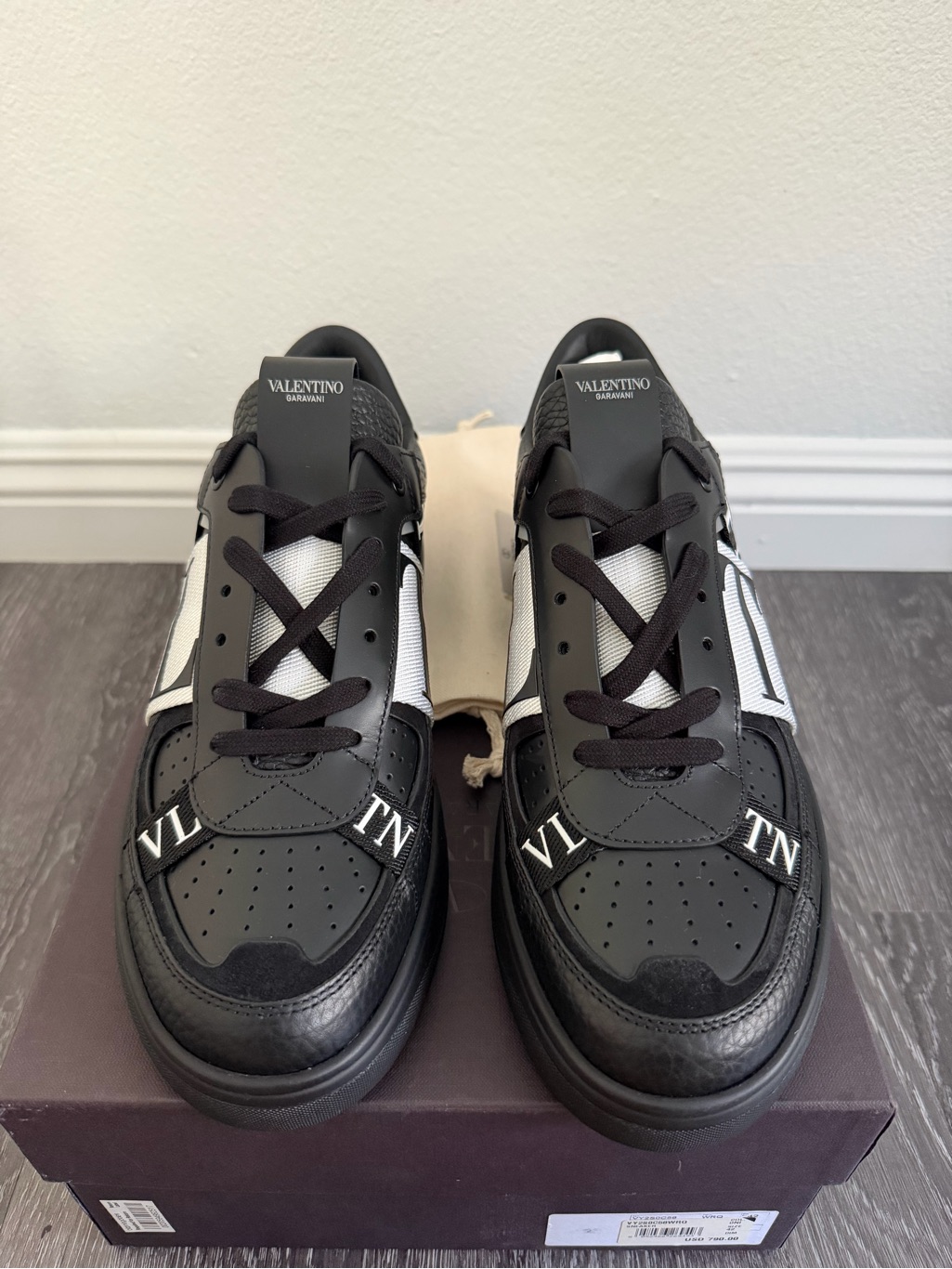 Valentino Garavani Black And White Vl/Tn Low-Top Sneakers Men’s 42